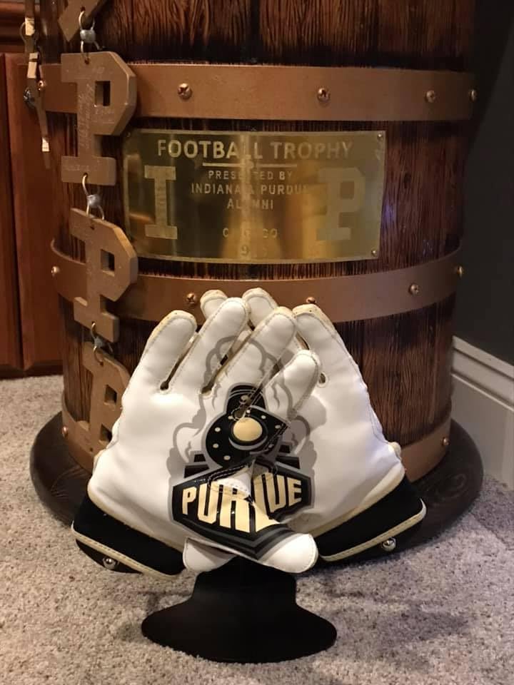 Collectible Glove Display - Mount or Desk Stand Adjustable Hands Floating Ideal for Football Receiver & Lineman, Baseball, Soccer Gloves - size: Desktop Display